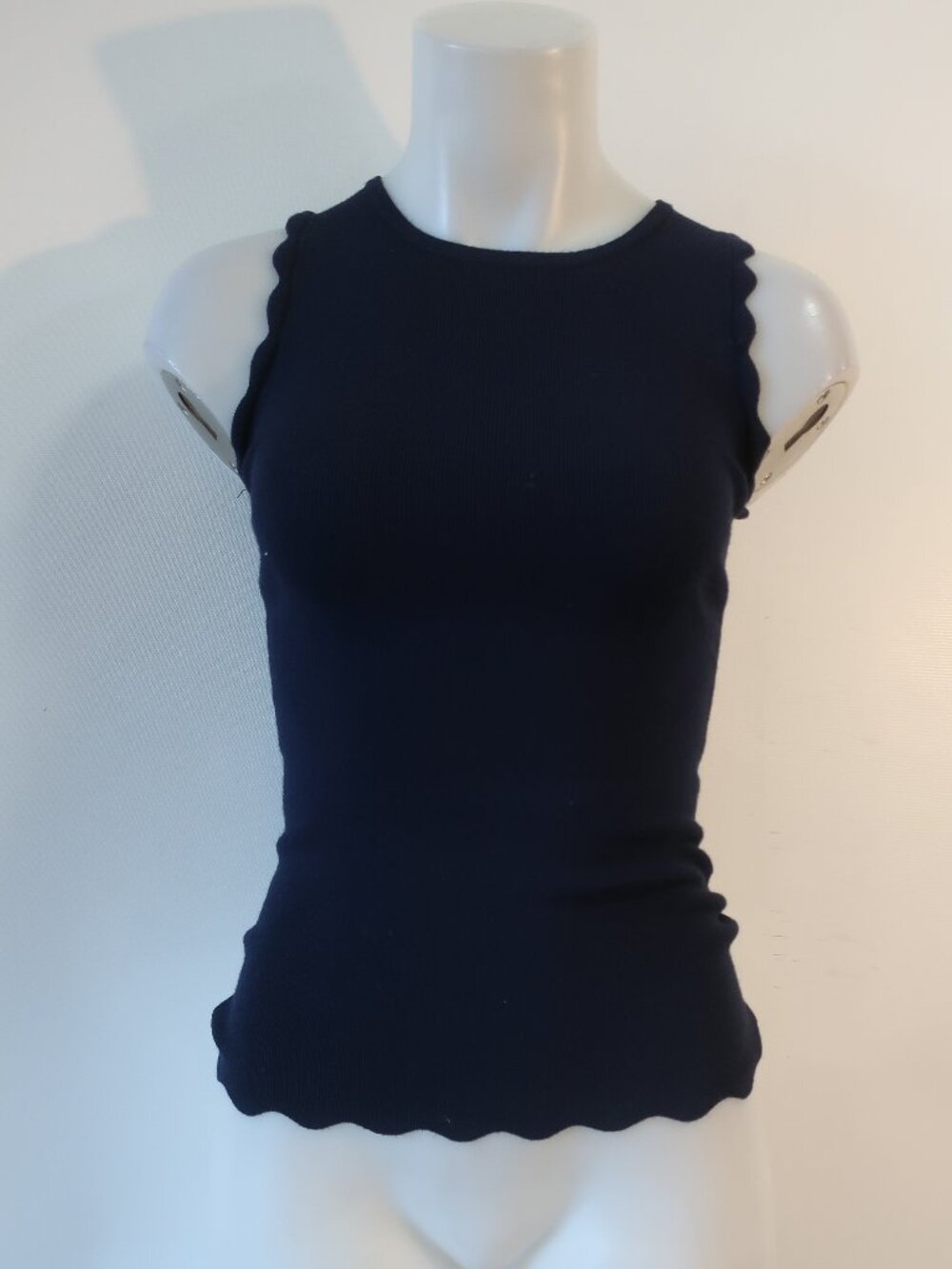 Womens Minnie Rose Navy Blue (Item- 129) Sleeveless Scalloped Trim Knit Top XS
